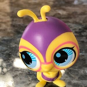 Hasbro Littlest Pet Shop Hide & Sweet Bee #3132